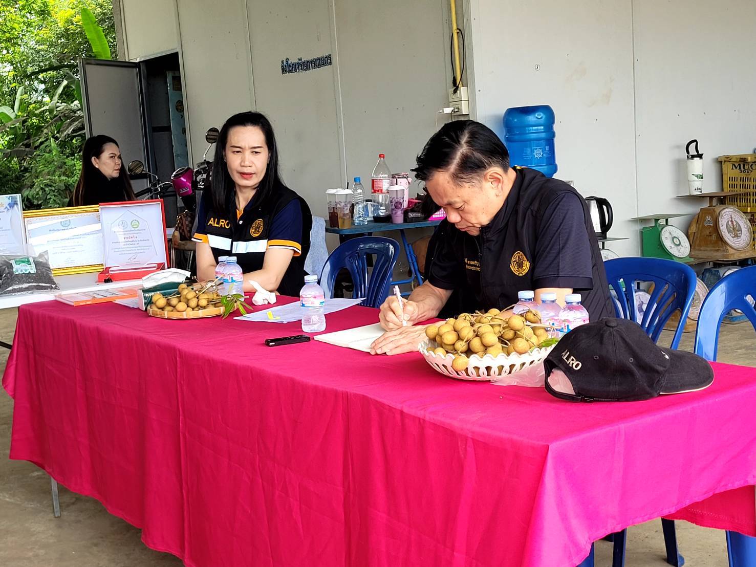 title - หัวหน้าผู้ตรวจราชการ ส.ป.ก. ลงพื้นที่ติดตามการพัฒนากลุ่มแปลงใหญ่ลำไยและกลุ่มเลี้ยงผึ้งบ้านชัยพฤกษ์ จังหวัดเชียงราย